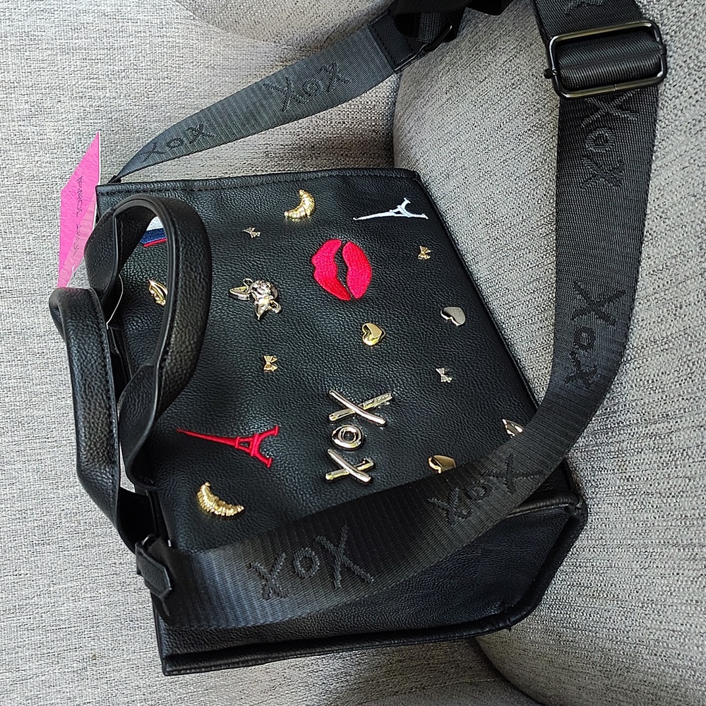 🇫🇷 Betsey Johnson Black Xonora Embossed Charm Tote Bag/Purse/Crossbody. New!